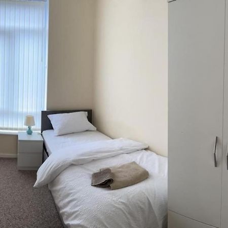 Rooms 7 Minutes From Etihad Manchester Exterior foto