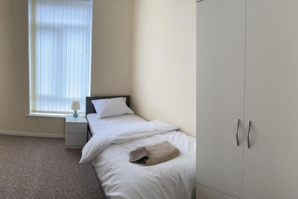 Rooms 7 Minutes From Etihad Manchester Exterior foto