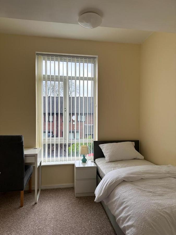 Rooms 7 Minutes From Etihad Manchester Exterior foto